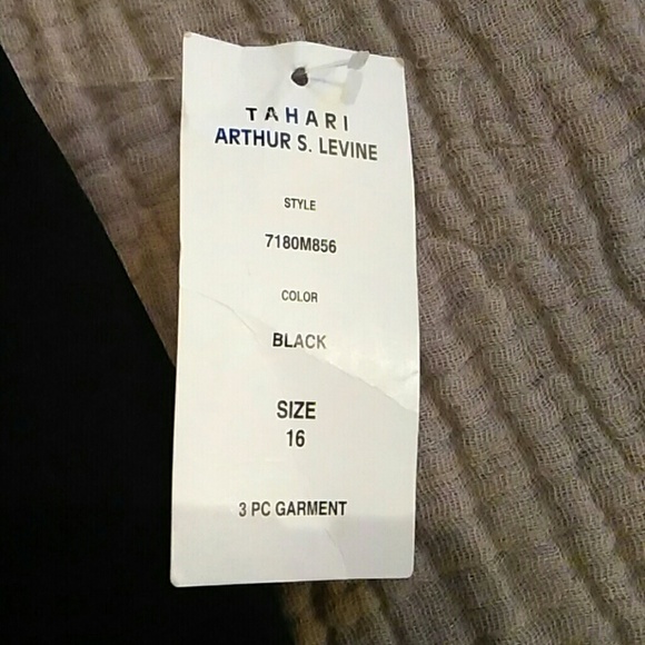 Tahari Arthur s Levine , Size 16 - Picture 4 of 7